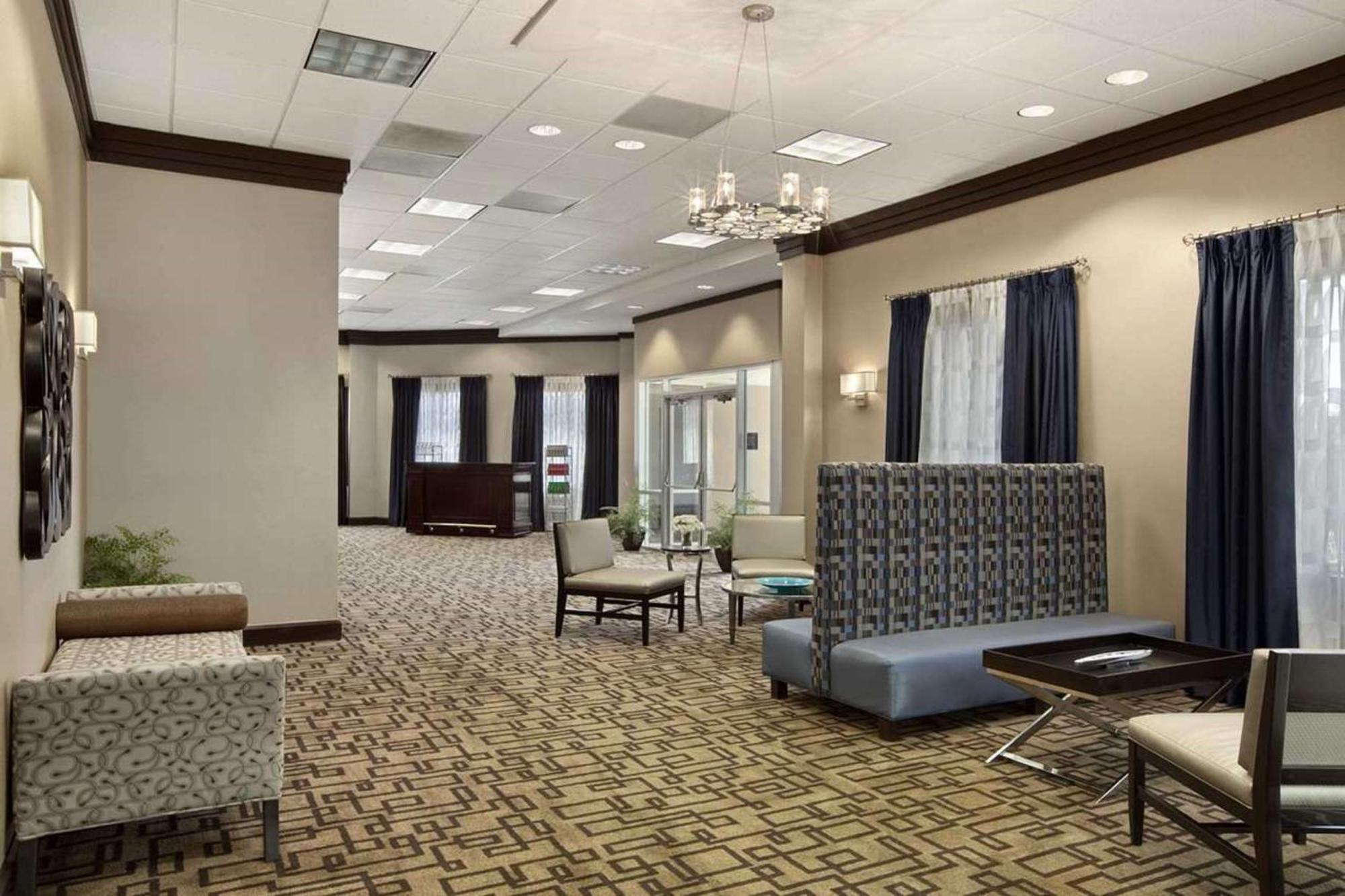 Embassy Suites By Hilton St Louis Airport Bridgeton Exterior photo